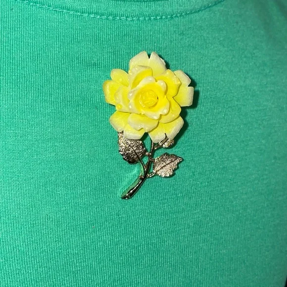 Vintage Medium Yellow Rose Brooch. - Picture 2 of 3